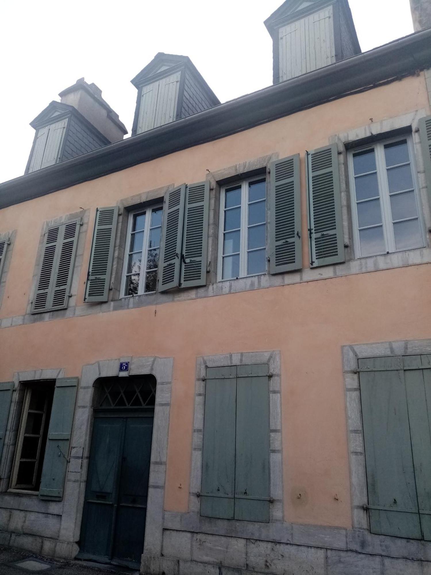 Charmant Appartement Au Centre De Bagneres-De-Bigorre Bagian luar foto