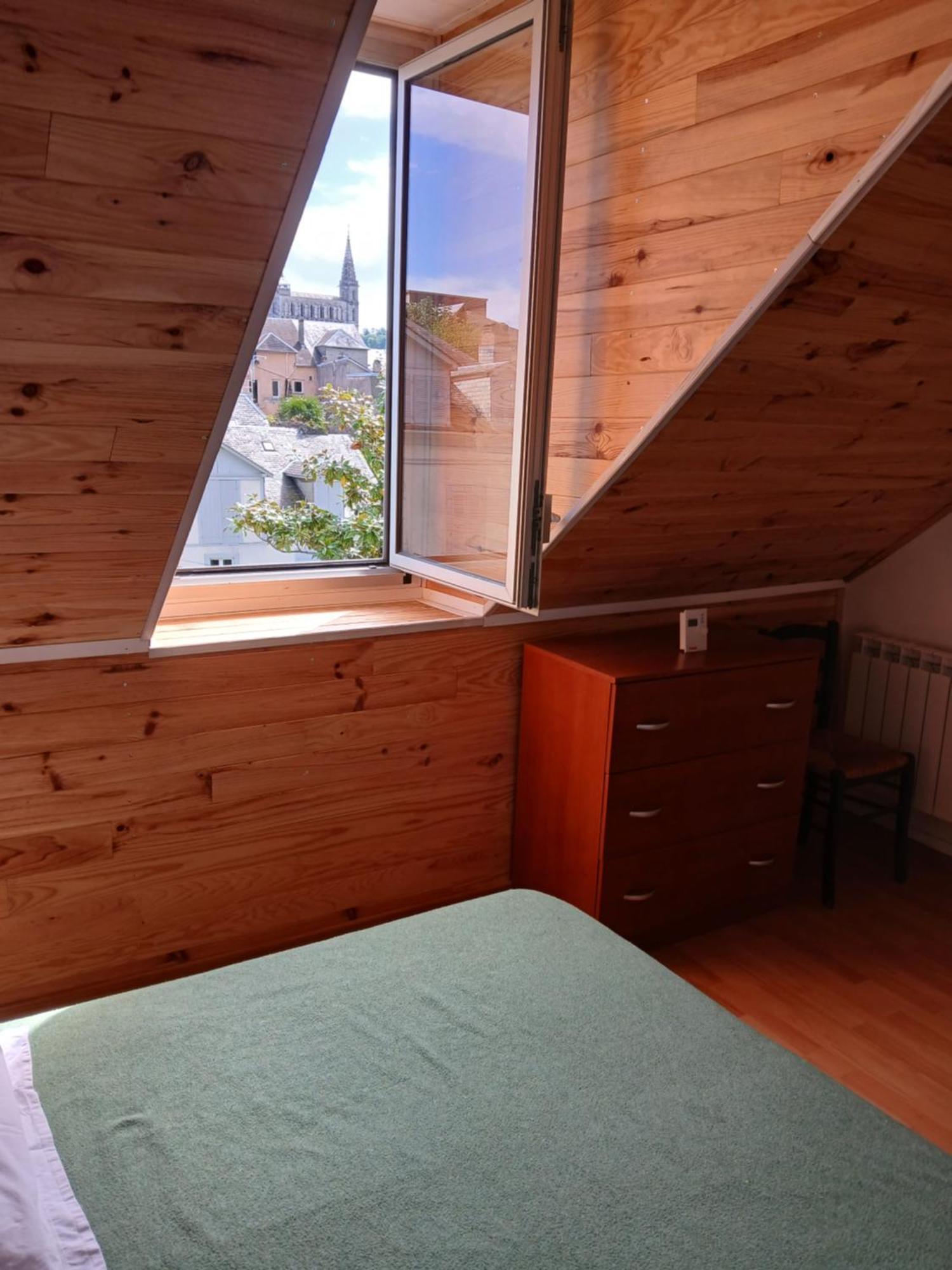 Charmant Appartement Au Centre De Bagneres-De-Bigorre Bagian luar foto