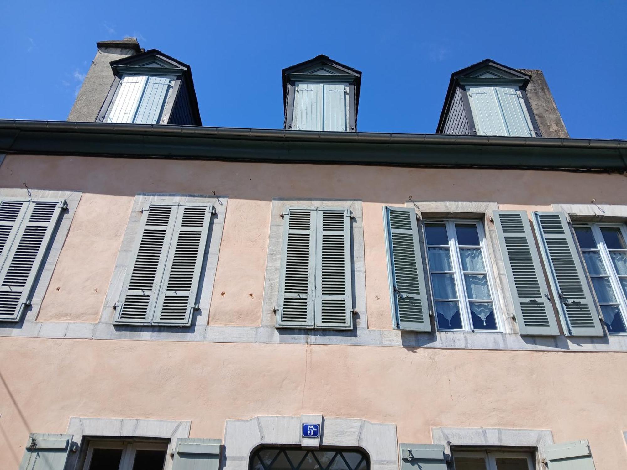 Charmant Appartement Au Centre De Bagneres-De-Bigorre Bagian luar foto